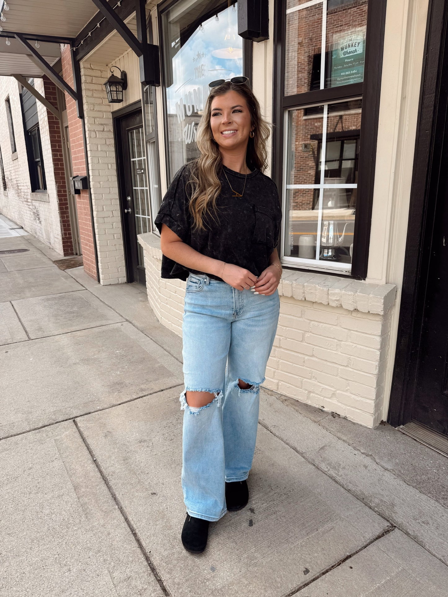 BAILEY TEE