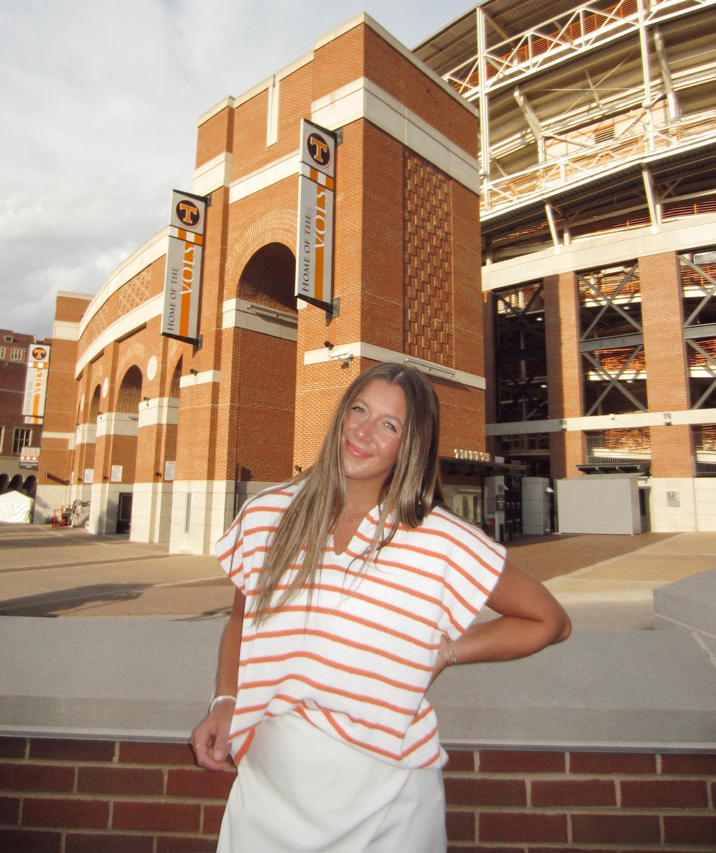 ROCKY TOP COLLARED V NECK