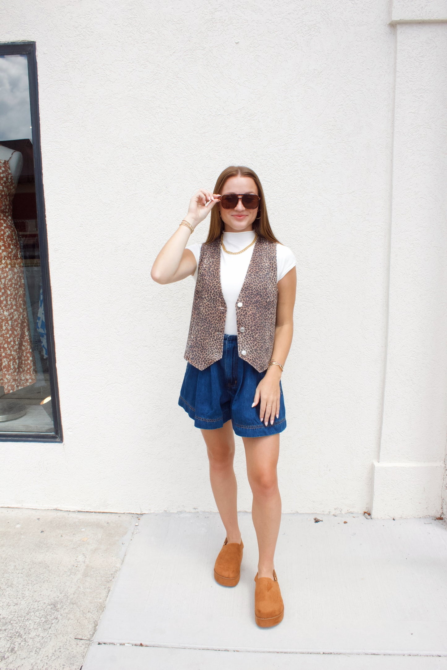BUCKLE DETAIL SHORTS