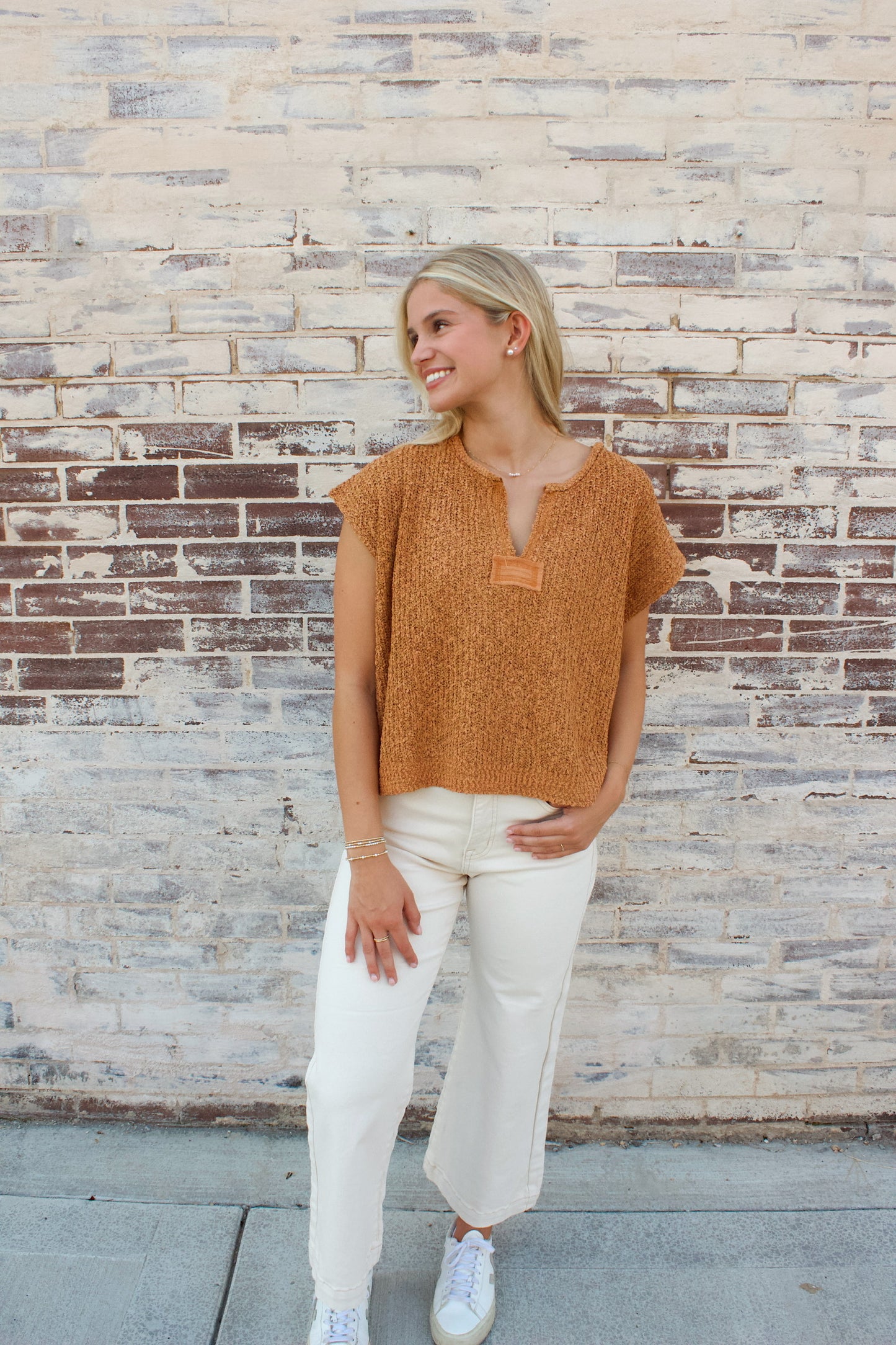 PATCH SLEEVELESS SWEATER