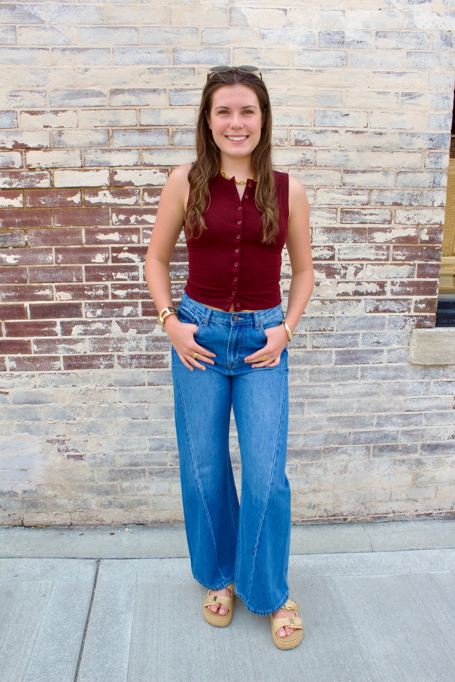 SLEEVELESS BUTTON TANK
