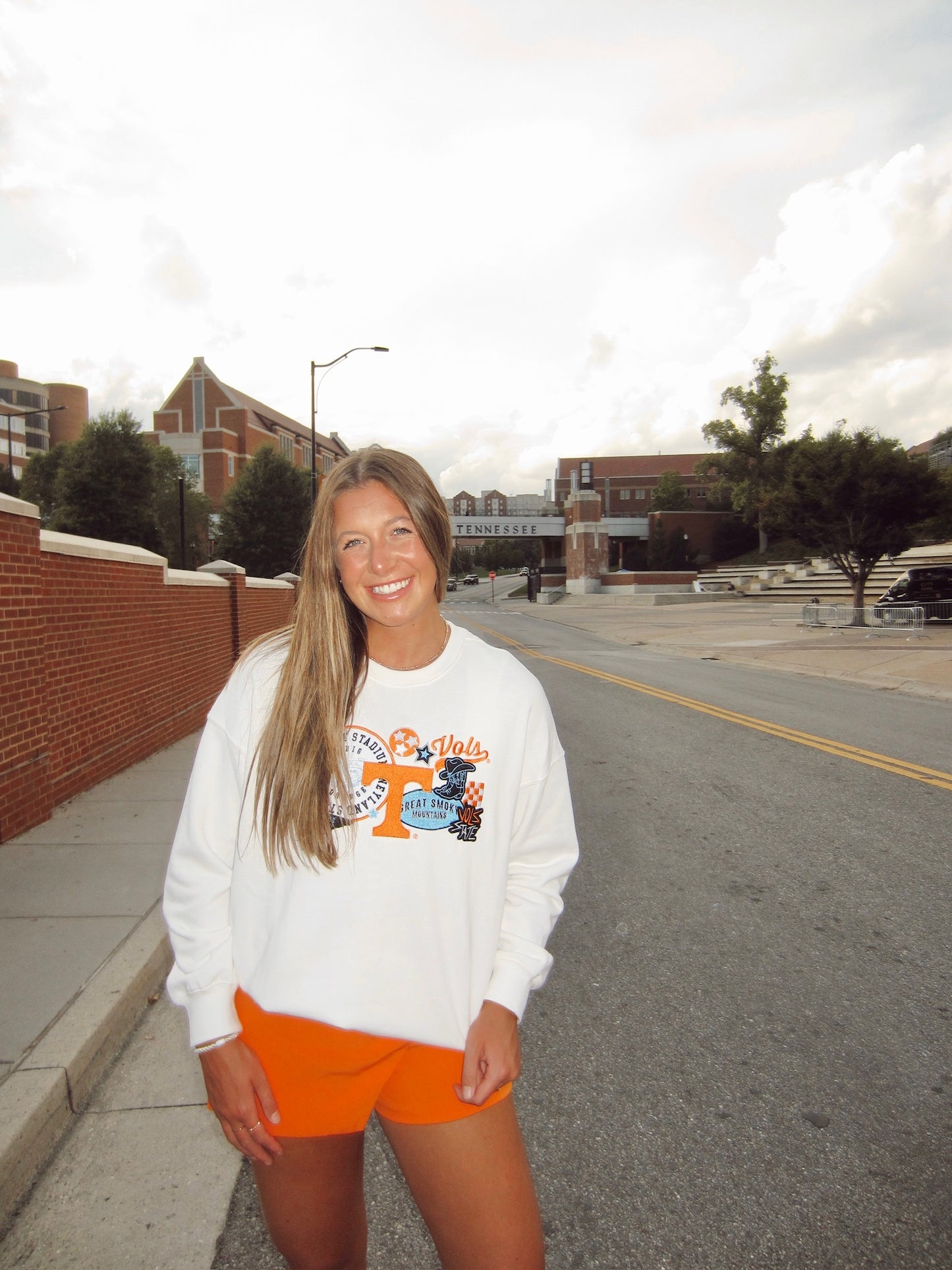 TENN LAYER PATCH CREWNECK