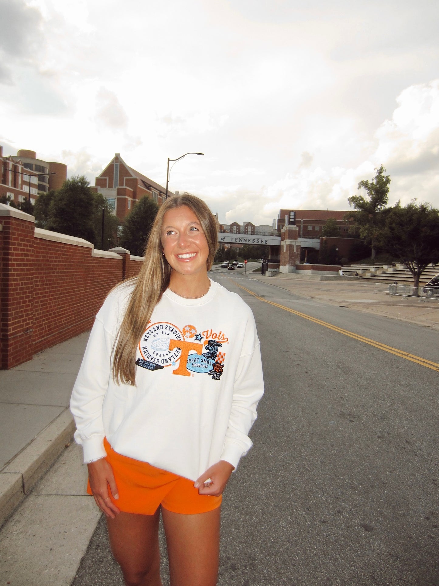 TENN LAYER PATCH CREWNECK