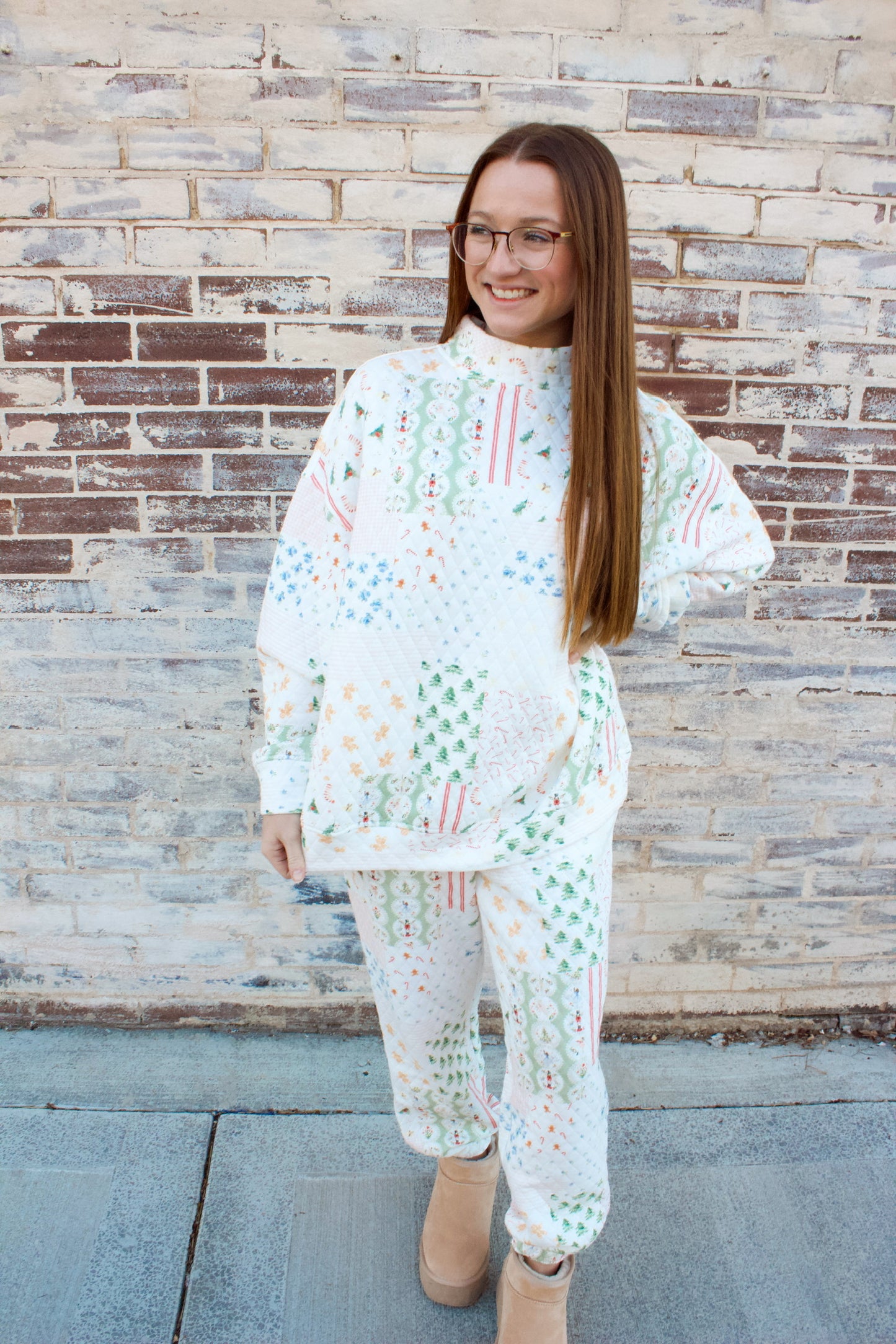 **CHRISTMAS HOLIDAY QUILTED JOGGERS**