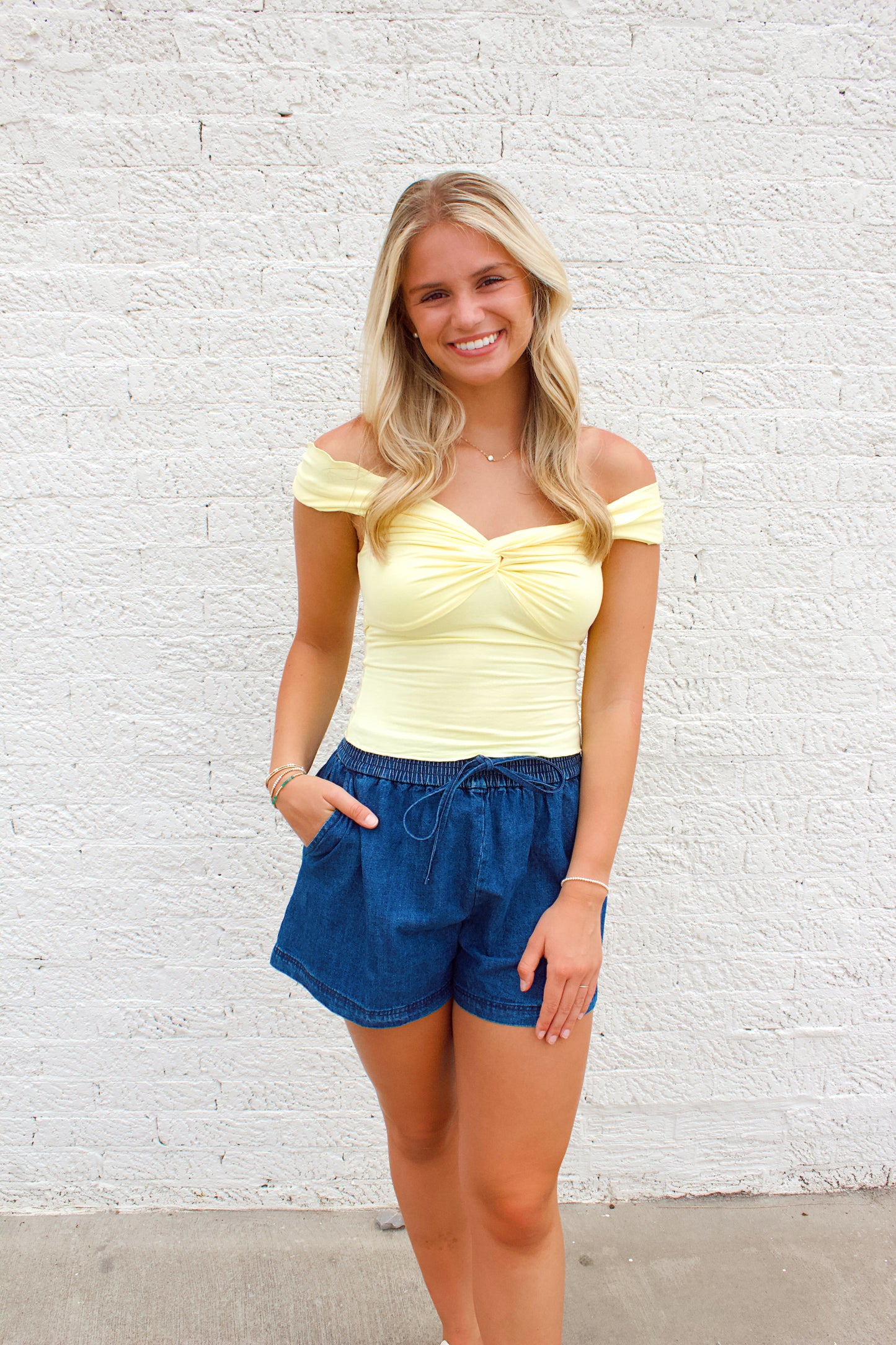 75312, 000520, DARK WASH DENIM SHORTS